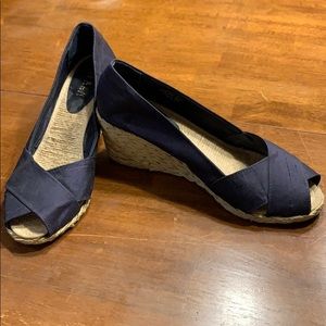 Women’s Ralph Lauren navy blue heels